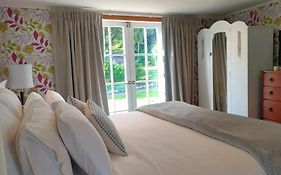 The Oaks- A Beautifully Appointed 1890S Villa